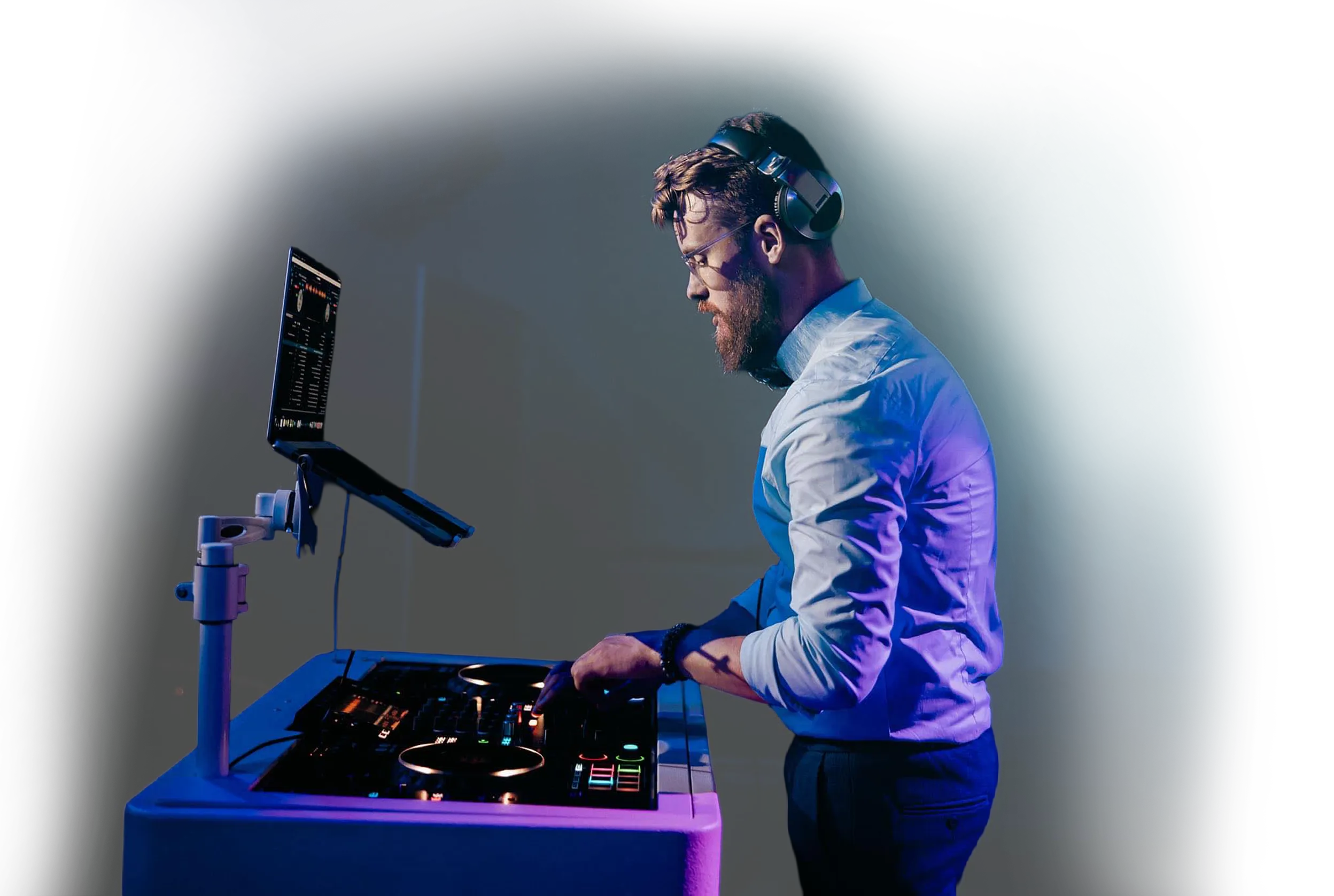 DJ Eric Whin mixing at a wedding